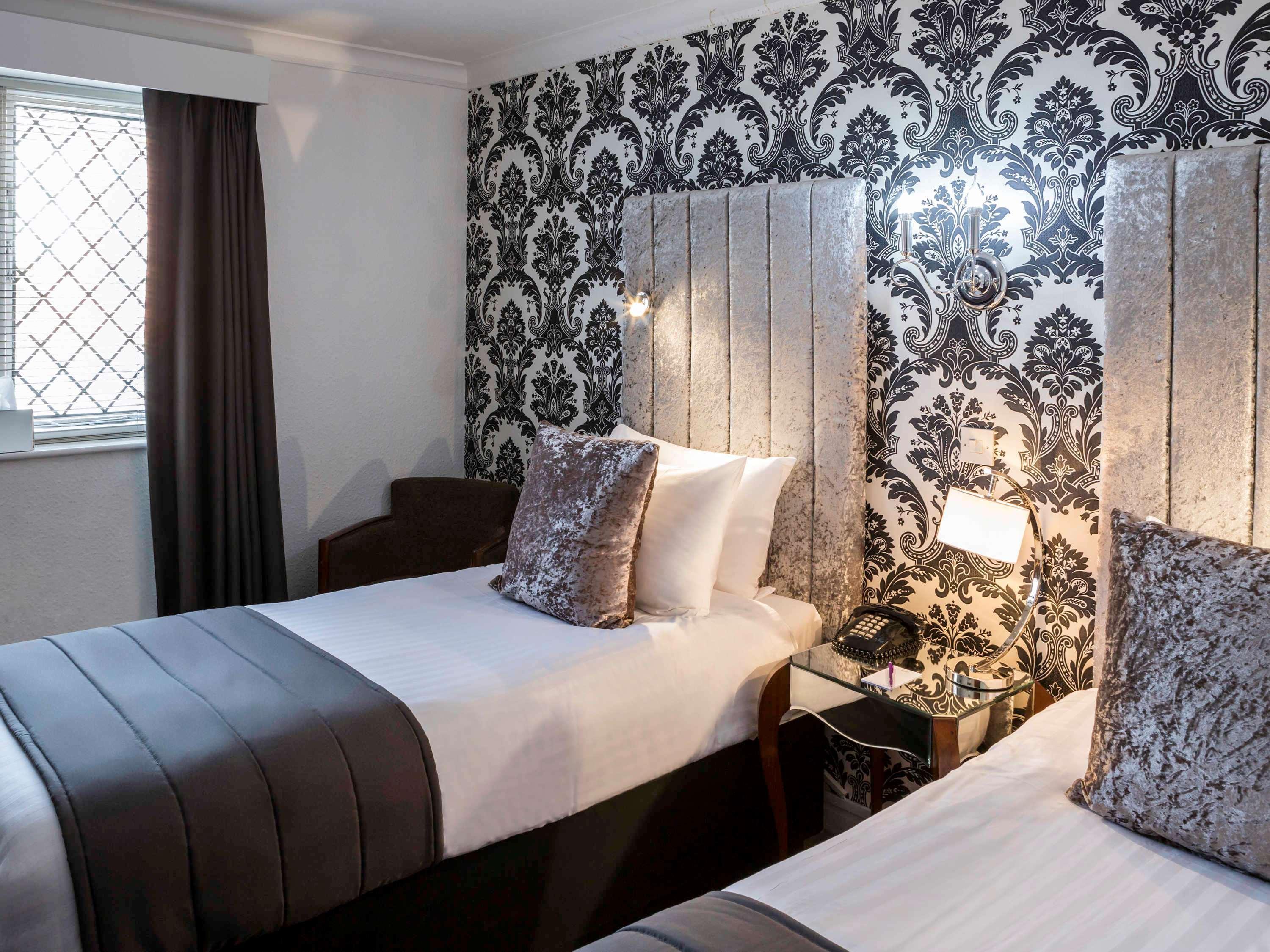 Barons Court Hotel Walsall Exterior foto